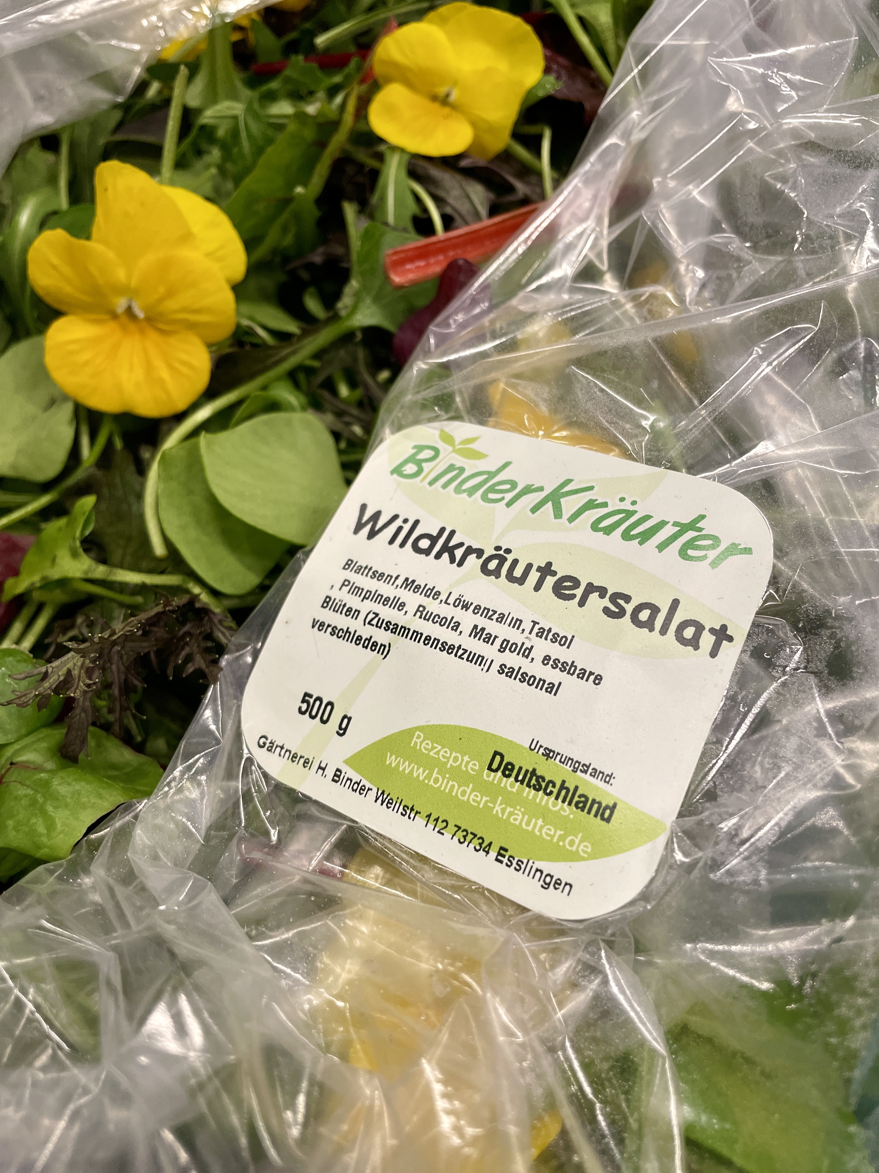 Wildkräutersalat vom Stand